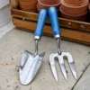 RHS British Meadow Trowel And Fork Gift Set 1 RHS British Meadow Trowel And Fork Gift Set -PlantMates Shop grh tfboxbm burgon and ball rhs gifts for gardeners british meadow trowel fork set 07 jpg