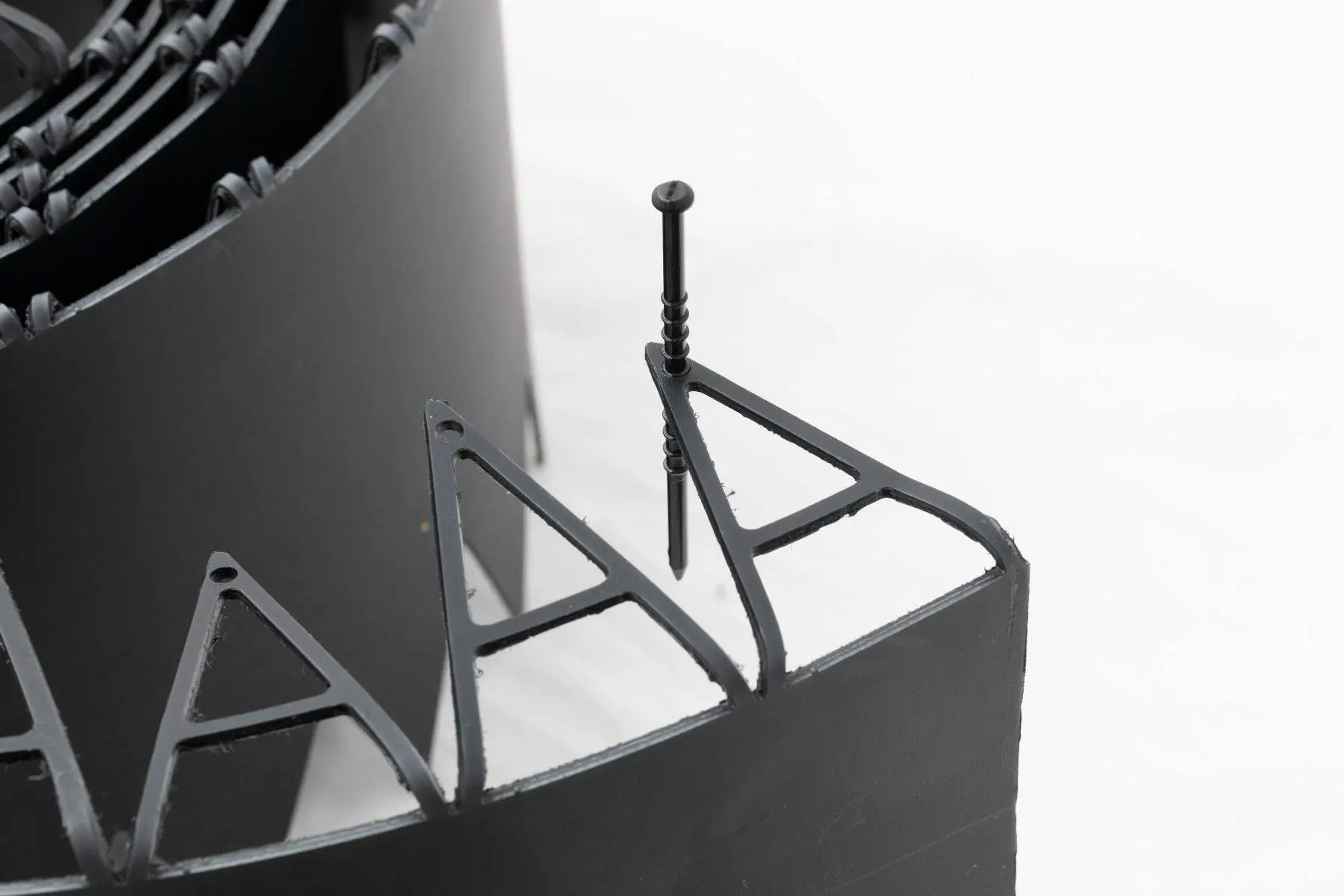 Smartedge 10 Metre Roll - Black With Fixing Pins 9 Smartedge 10 Metre Roll - Black With Fixing Pins - Image 7