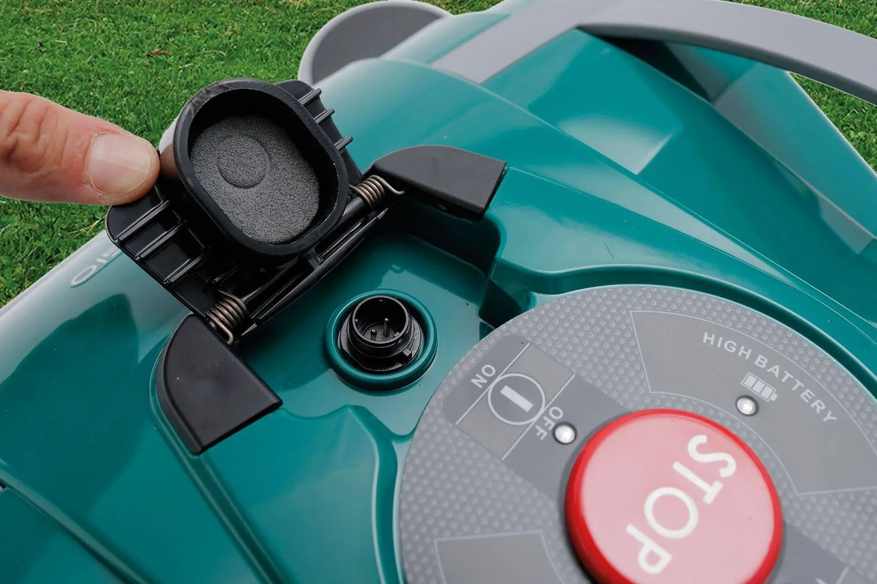 L60 Elite S + Robot Lawn Mower 5 L60 Elite S + Robot Lawn Mower - Image 3