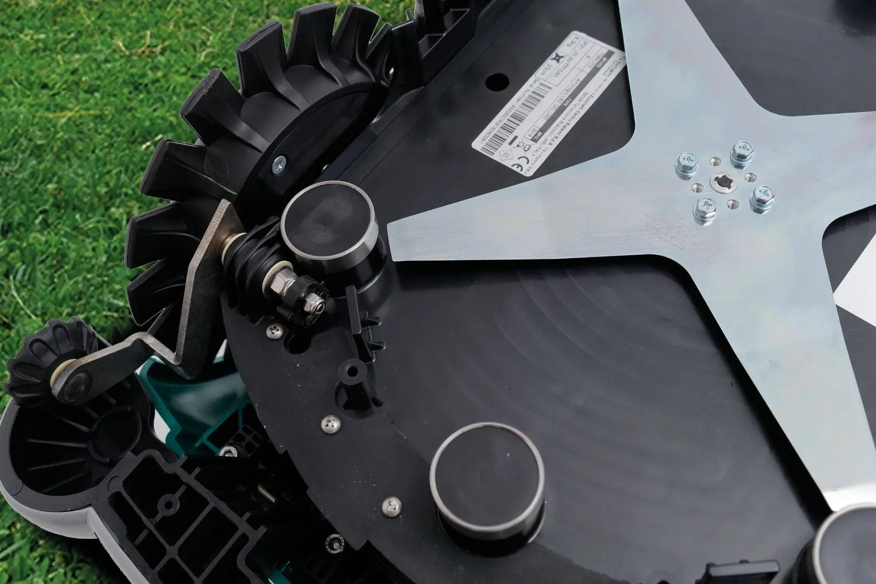 L60 Elite S + Robot Lawn Mower 8 L60 Elite S + Robot Lawn Mower - Image 6